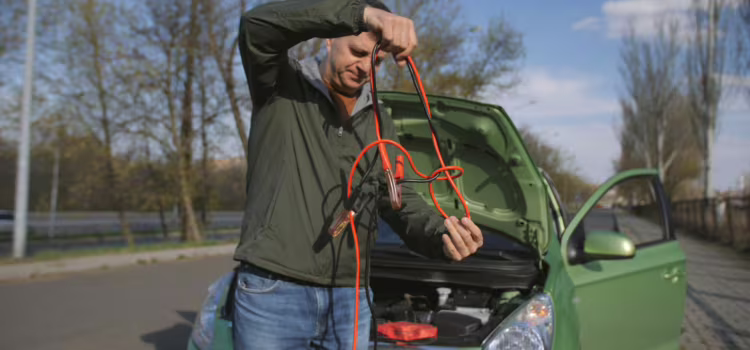 Instrukcja uruchamiania auta kablami, czyli jak odpalić samochód na kable?