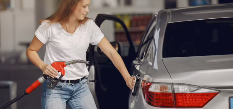 Jak awaryjnie otworzyć wlew paliwa?