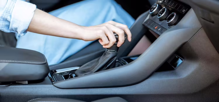 Złe nawyki kierowców, które przyśpieszają zużycie samochodu